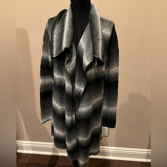 Saks fifth avenue multi-colored gray/black winter sweater. Size M “NWT” - Picture 5 of 10